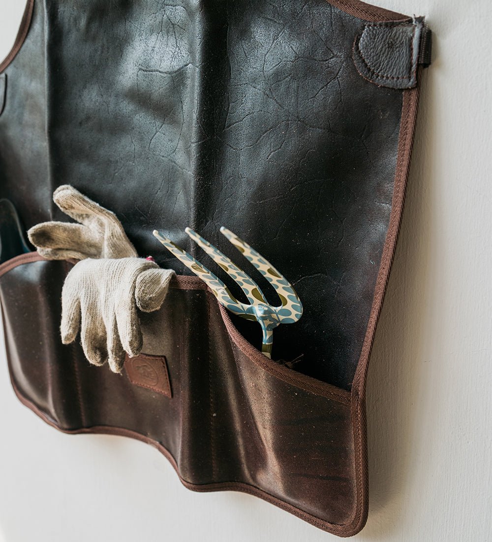 Haws Classic Leather Apron (Second Chance) - Garden Tools - APRO - HAWS - 1622 - Tumbleweed Plants - Online Plant Delivery Singapore