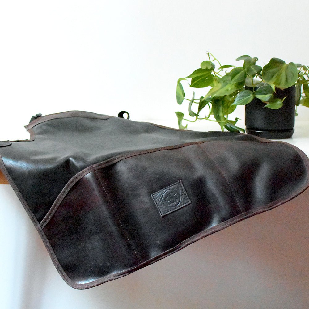 Haws Classic Leather Apron (Second Chance) - Garden Tools - APRO - HAWS - 1622 - Tumbleweed Plants - Online Plant Delivery Singapore